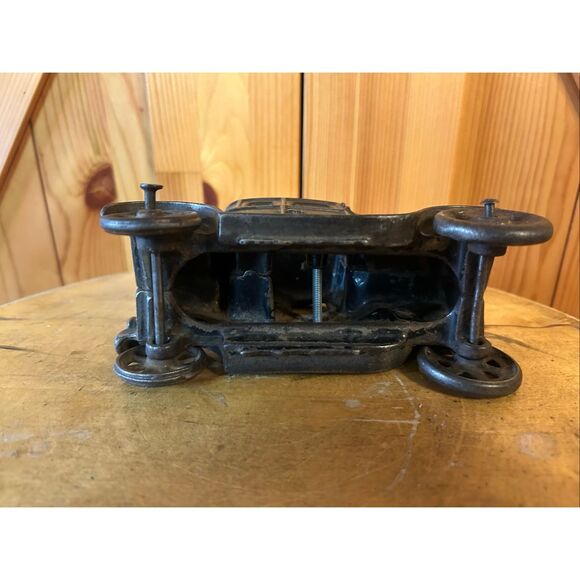 Vintage ARCADE Cast Iron FORD Coupe (5182) - Picture 6 of 8